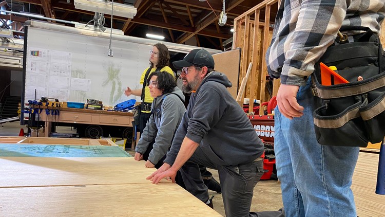 Eugene high school students build tiny homes for homeless people