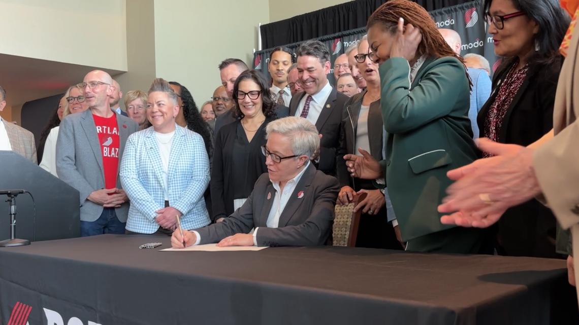 Oregon governor signs bill to fund Moda Center renovation