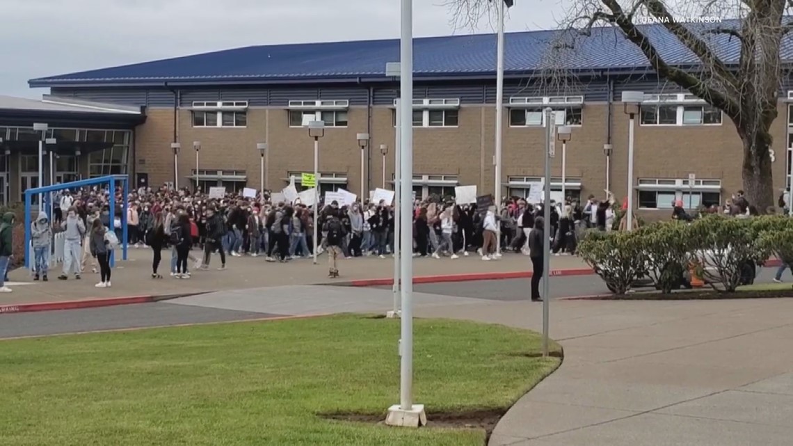 Oregon City High School students walk out over assembly video | kgw.com