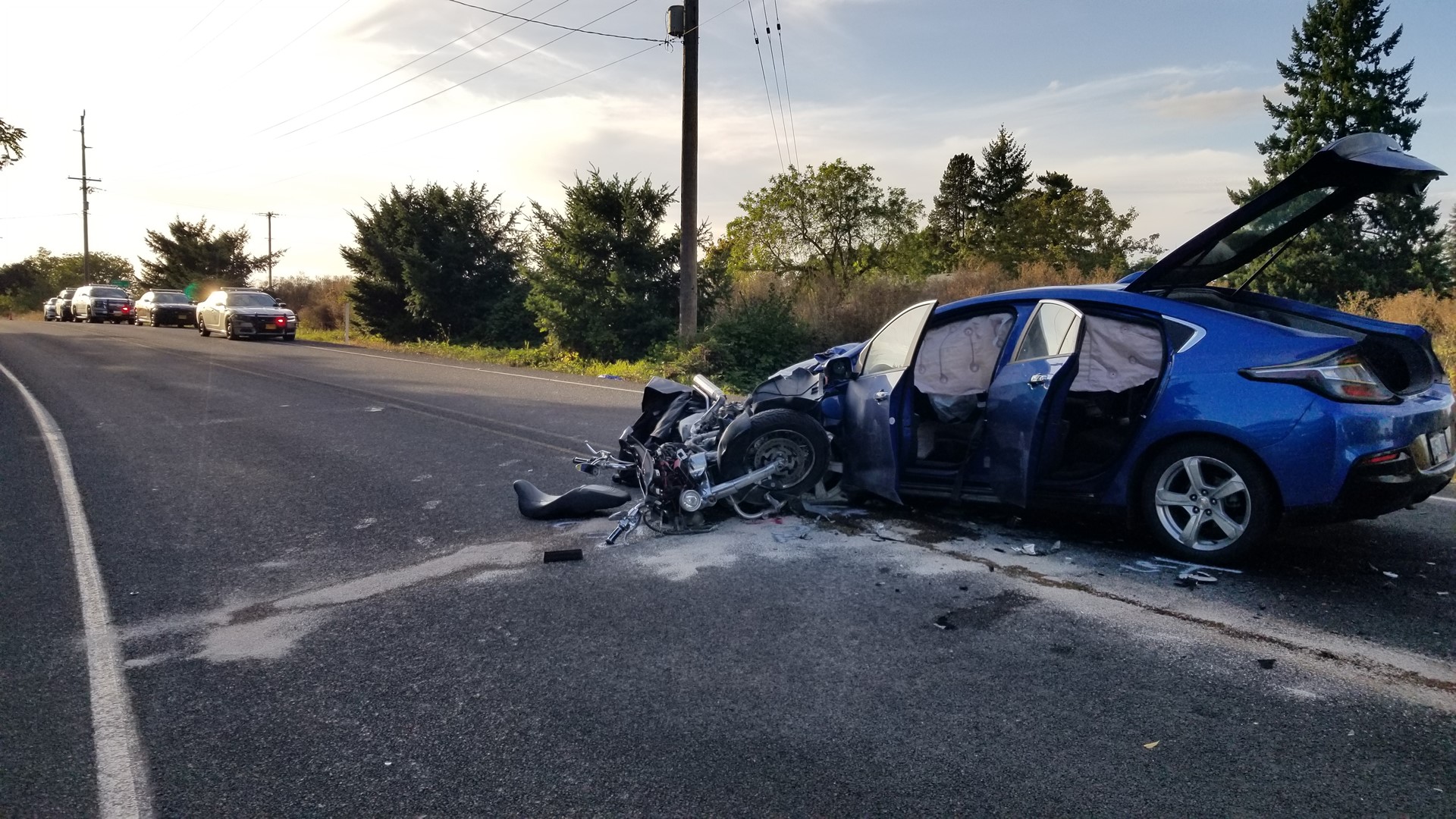 Crash closes Highway 214 near Woodburn Oregon