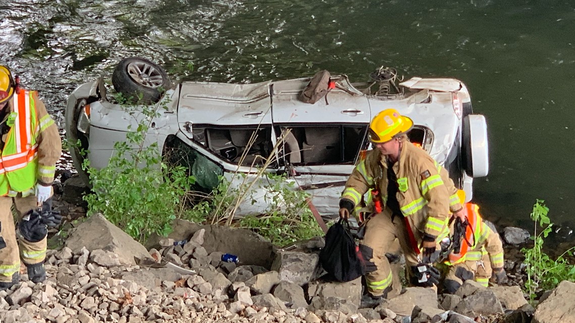 Six teens injured in singlevehicle crash near Vancouver