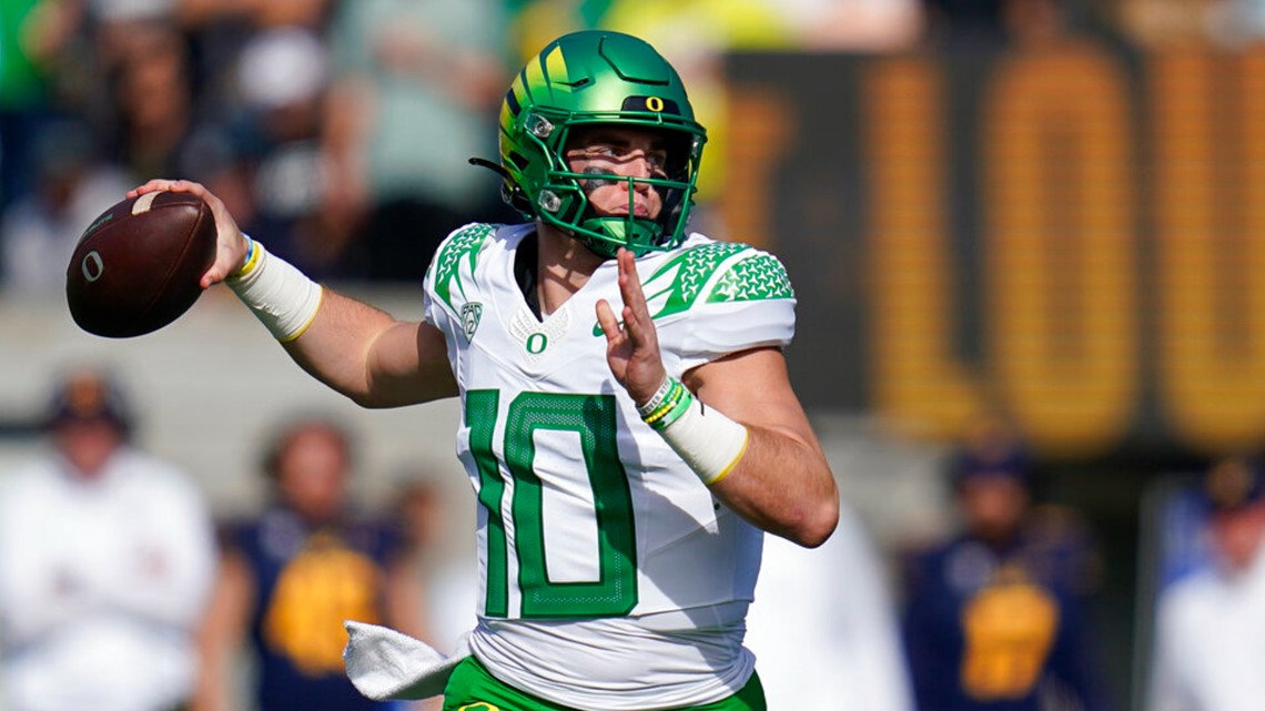 Nix shines and No. 10 Oregon defeats No. 9 UCLA, 45-30