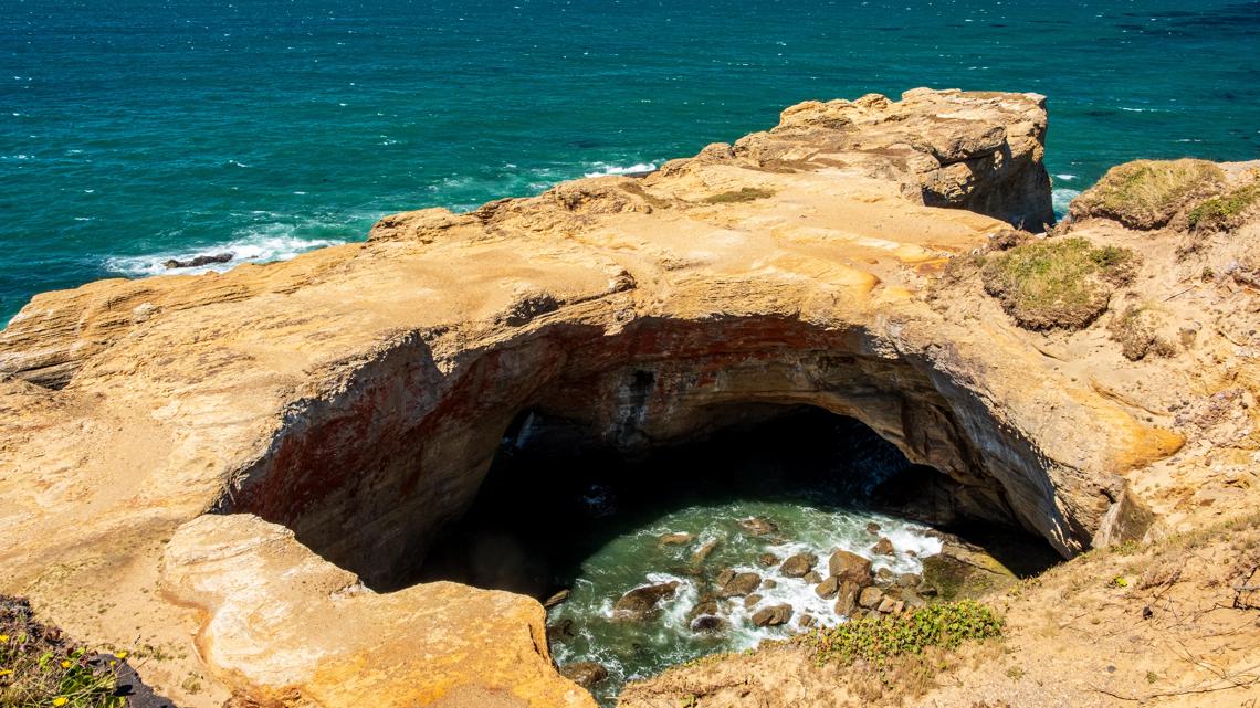 Woman killed in fall at Devil's Punchbowl