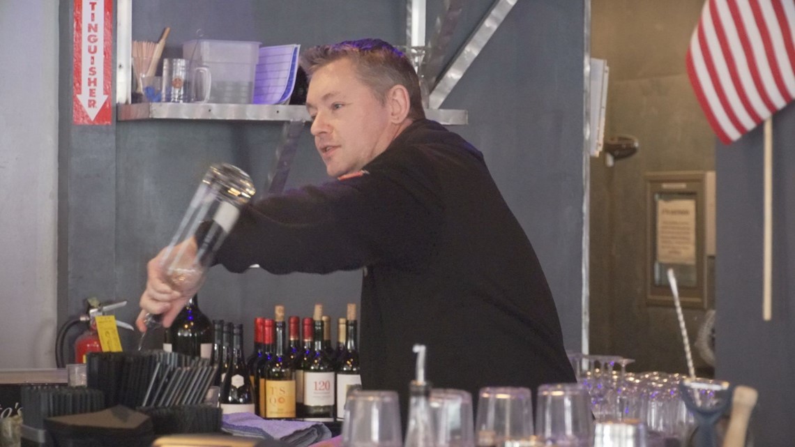 Wash. lawmakers consider allowing 18yearolds to work at bars