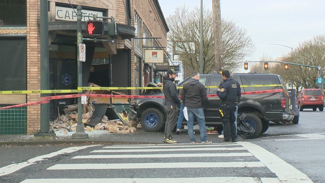 Portland bar raises money for staff after SUV damages storefront - Vimarsana News