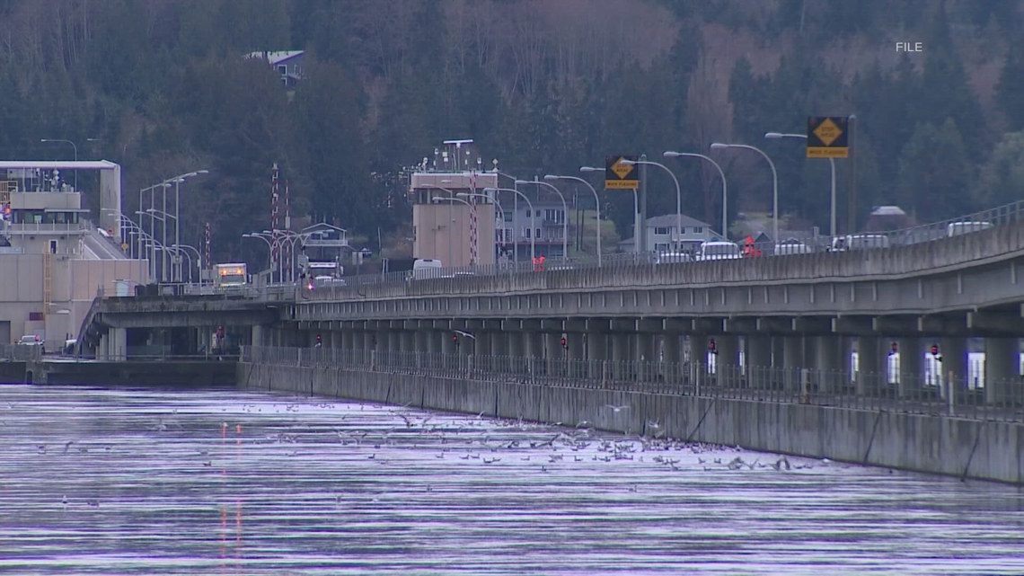 Live updates: Hood Canal Bridge closes to traffic due to high winds