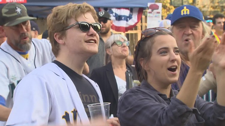 Mariners fans show up early, stay late for heartbreaking ALDS loss