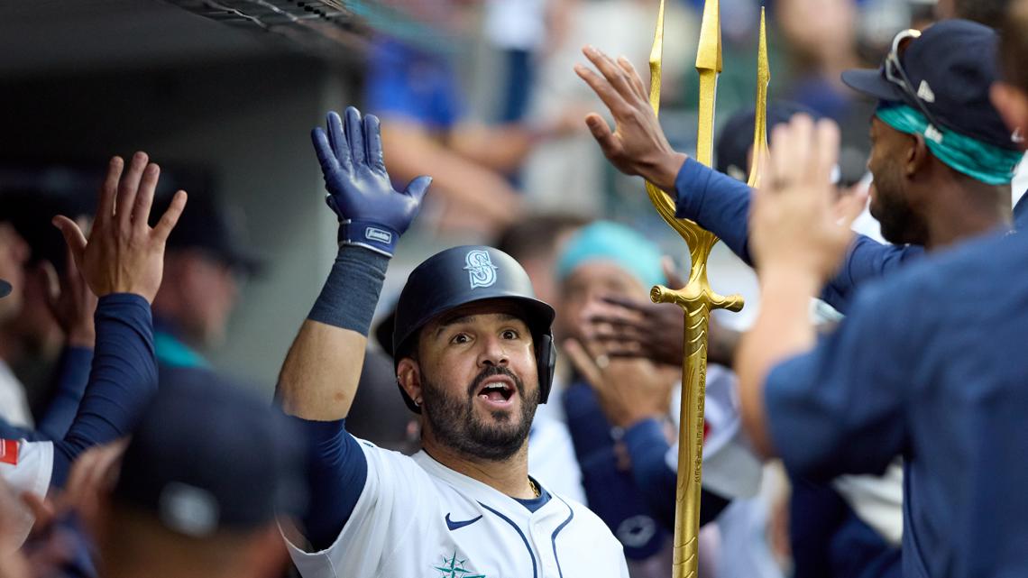Mariners defeat White Sox 8-3 with Suarez homer, Woo pitching