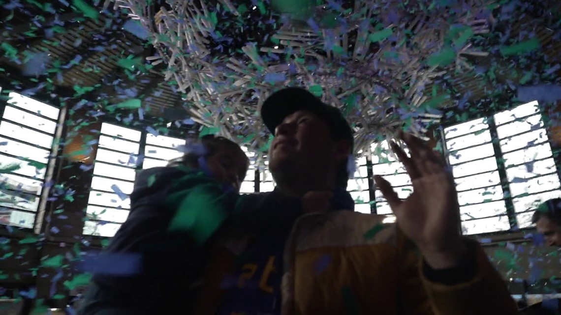 Seattle Mariners fans celebrate Opening Day at the ballpark | kgw.com