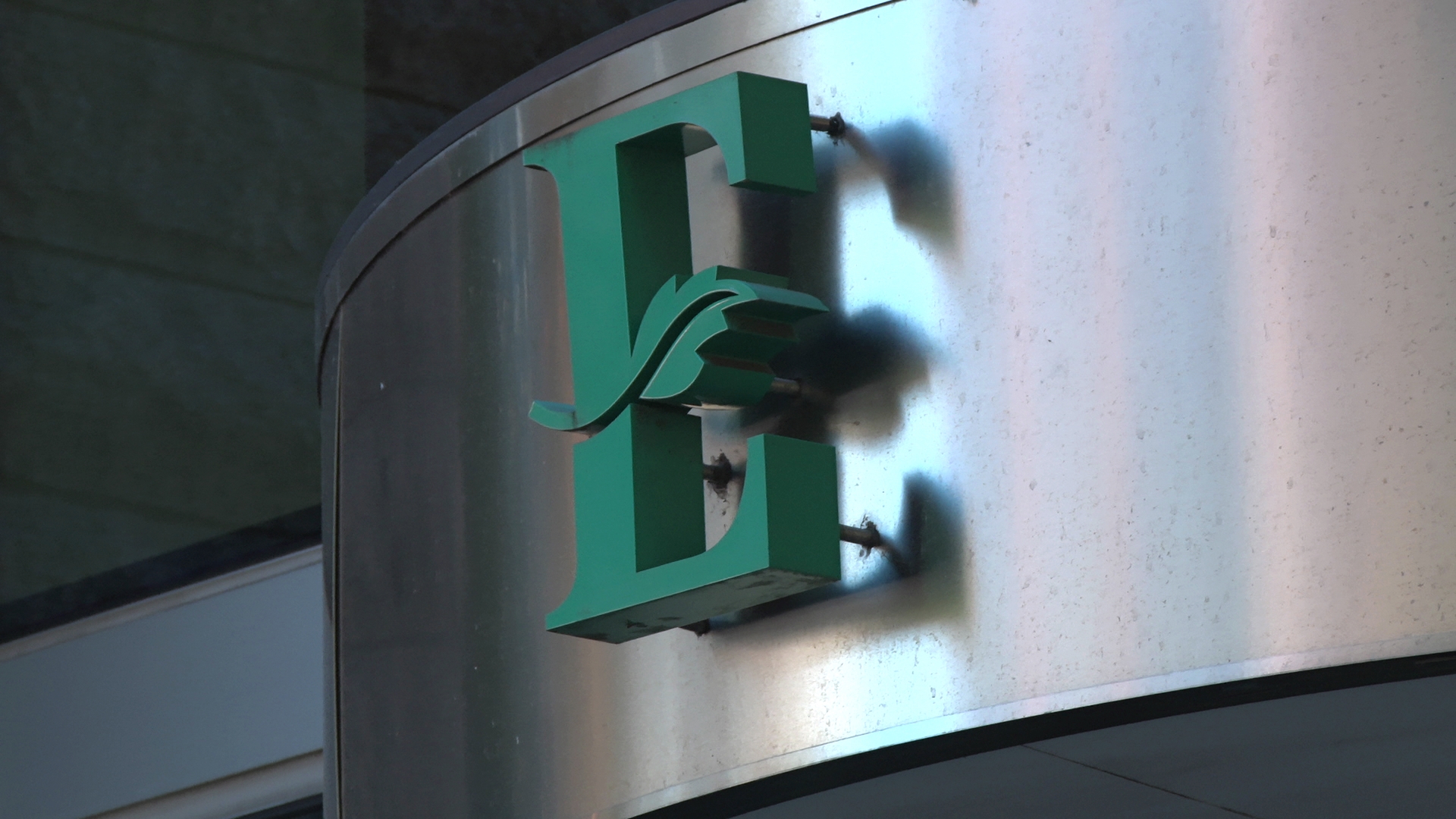 Seattle hotel workers could go on strike right before World Cup | kgw.com
