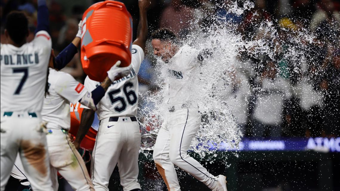 Mariners Sweep Cardinals with Leo Rivas Walk-Off HR