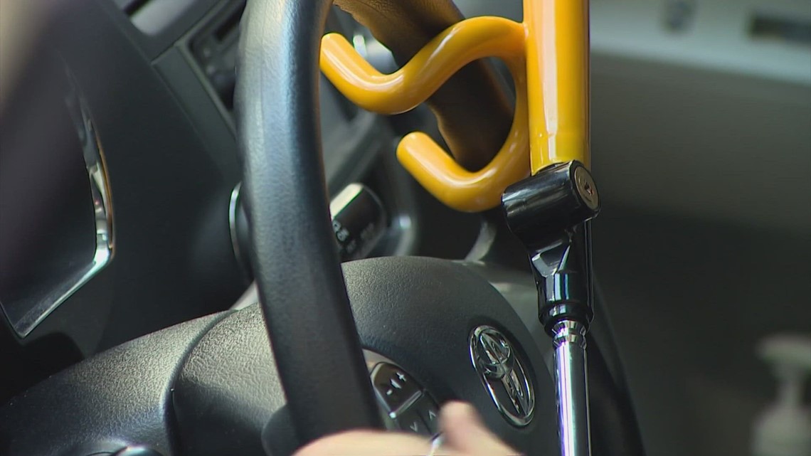 Seattle police giving away steering wheel locks due to car thefts