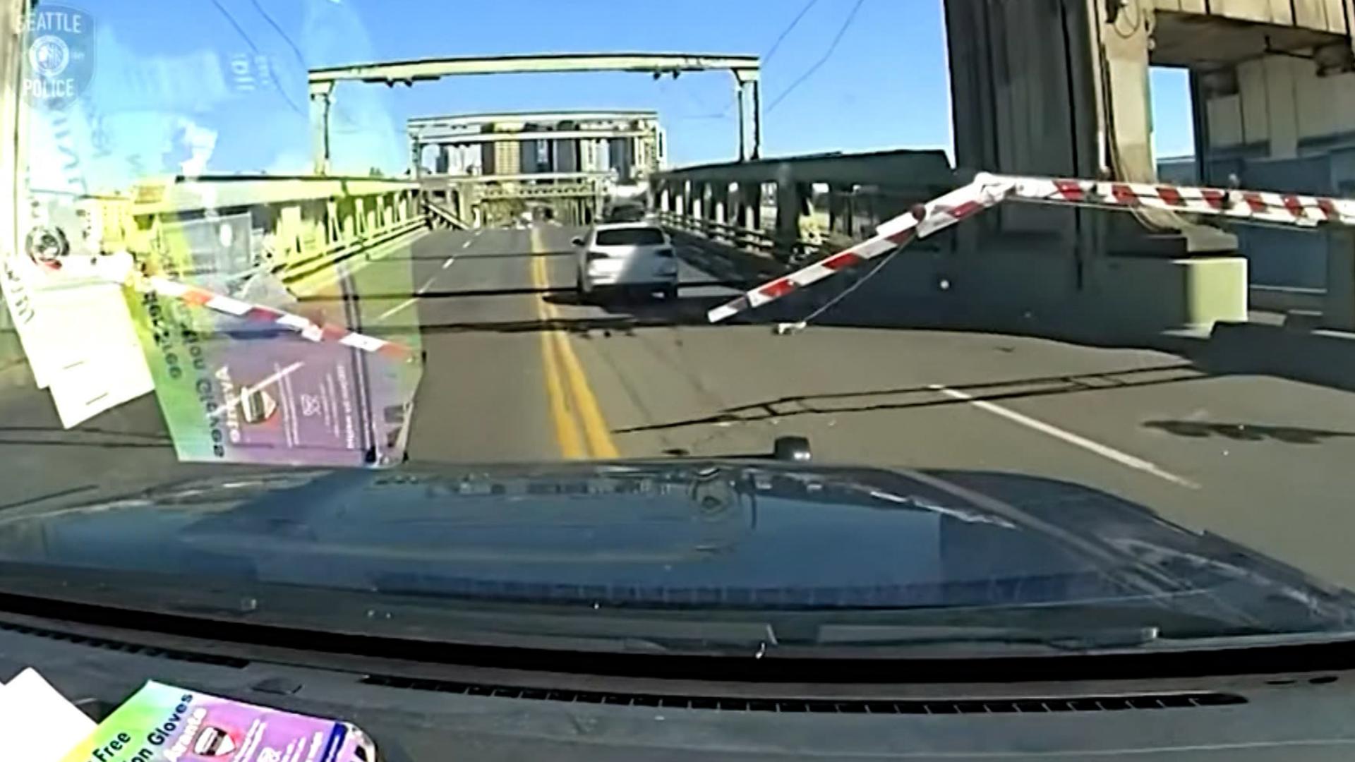 Stolen vehicle jumps bridge during police pursuit | kgw.com