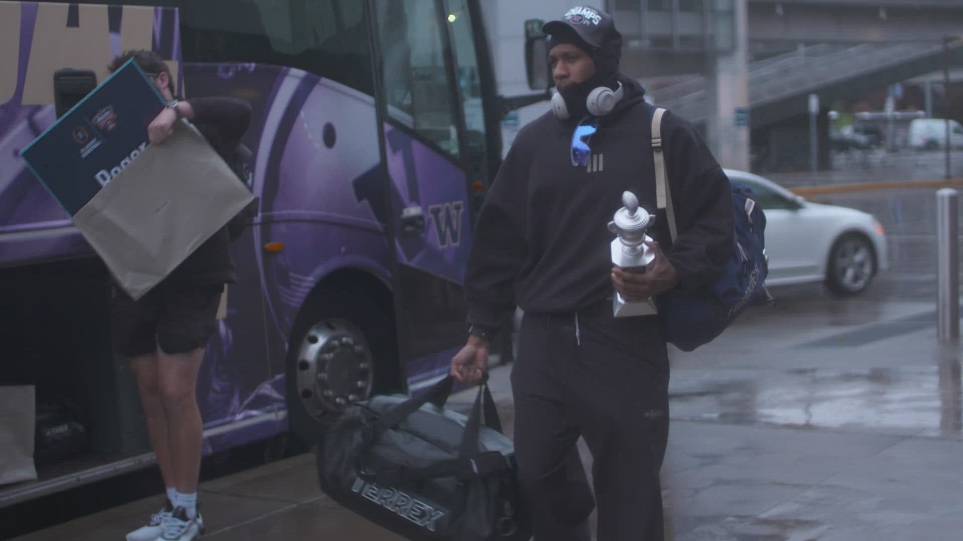 The Huskies arrived at Husky Stadium around 2:45 p.m. Tuesday, less than 24 hours after its 37-31 win over the Texas Longhorns.