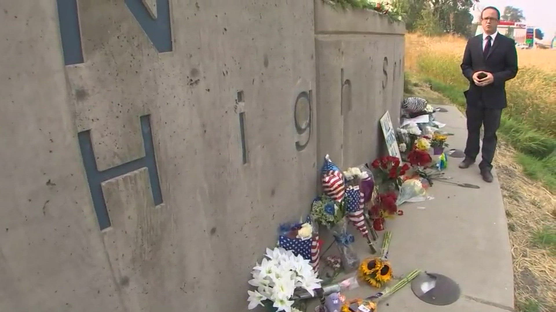 KING 5's Alex Rozier reports on how one family had the Freeman community rally behind them years ago when they lost one of their own, and now they are repaying the favor after a fatal shooting at the high school. (9/14/17)