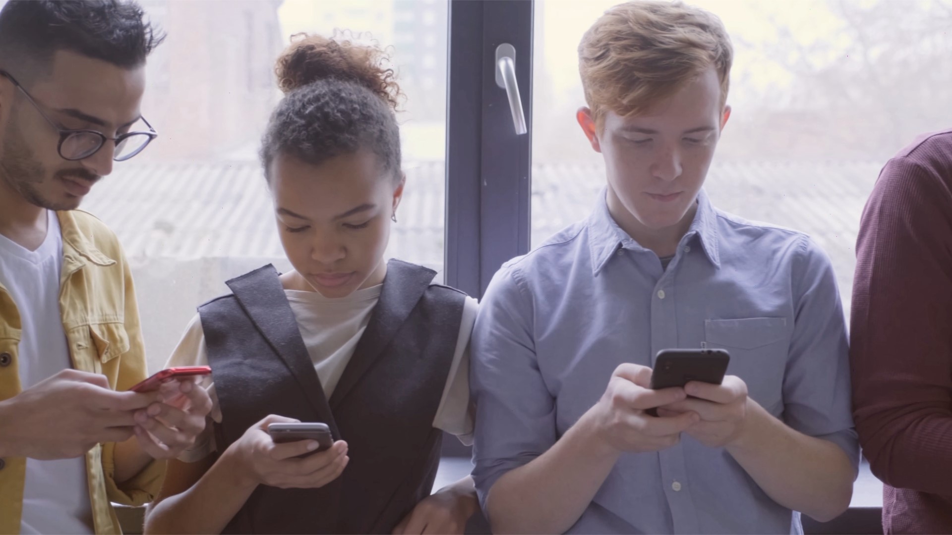 We've all had experiences where we talk to someone about something and a day or even a few hours later we see an ad for it. Here's why it feels like your phone is always listening and what you can do about it. Veuer's Johana Restrepo has more.