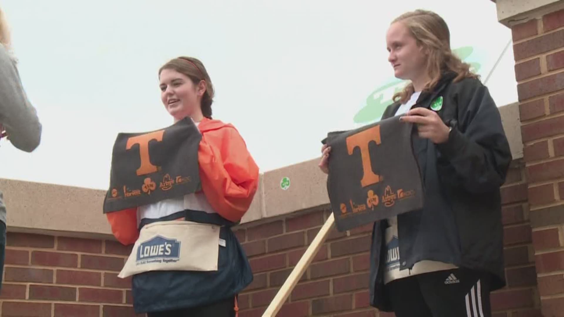 10News Anchor Abby Ham is joined by Elaine Streno to talk about the Power T towel and the fundraising effort to honor Kerin and feed the hungry across East Tennessee.