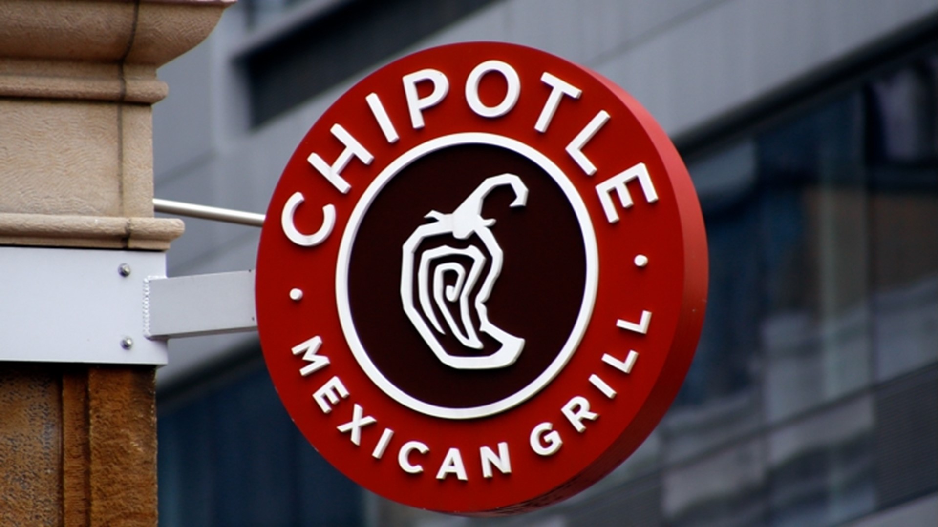 Chipotle Mexican Grill has agreed to pay DC nearly $323,000 to settle child labor allegations.